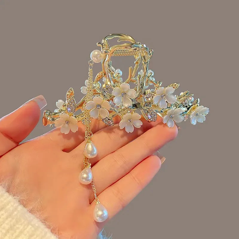 New Pearl Flower Tassel Hair Claw Clip Girl Retro Ponytail Hair Clip Shark Clip Korean Exquisite Women Hair Accessories